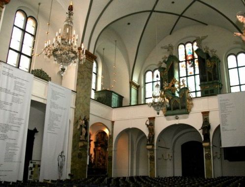 Michael2011, Praha - kostel sv. Šimona a Judy a básně Sylvy Lauerové splývající z bakonů...