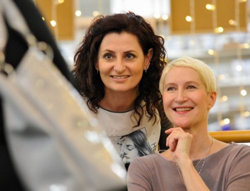 Sylva Lauerová pokřtila SEXY strategie v Ostravě - kmotrou byla moderátorka Kateřina Huberová.