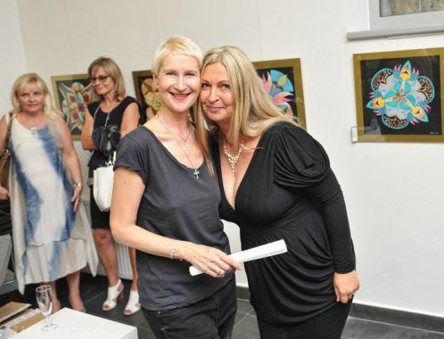 Sylva Lauerová při zahájení výstavy Mandal Kateřiny Petříkové