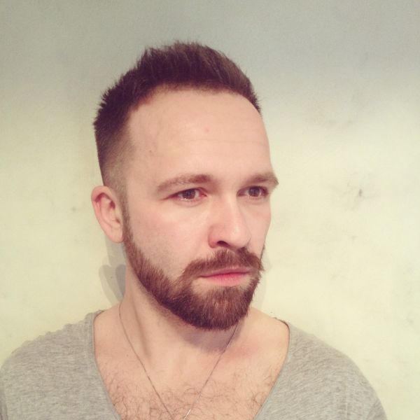 Zástupce mezistupně spolupracovník a přítel