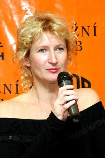 Hračka - autogramiáda NeoLUXOR Praha - spisovatelka Sylva Lauerová (foto: Klára Smílková)