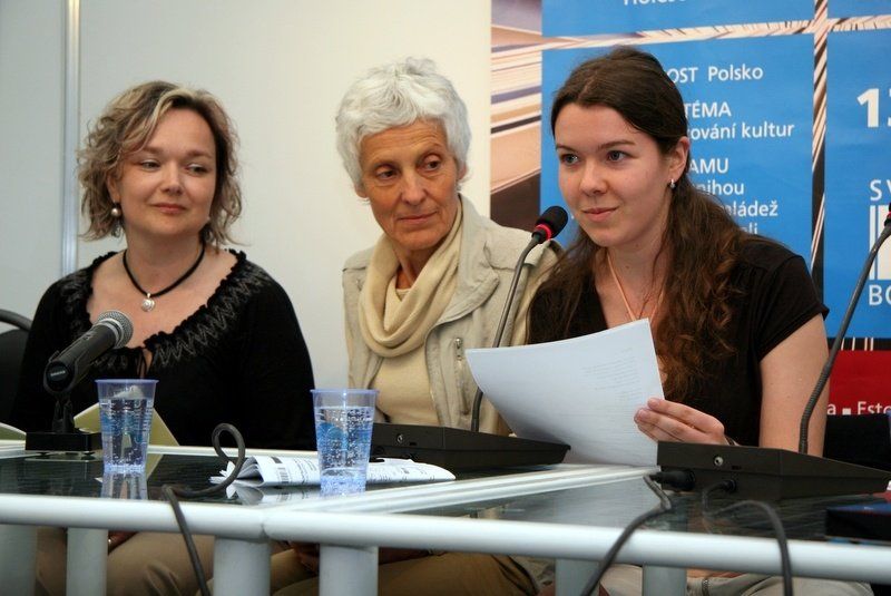 Královny slz a ostružin - autorská čtení, Svět knihy 2010 Praha (14.5.2010) (foto Klára Smílková) / zleva: Simona Vinklerová, Marianna Štěpitová-Klaučo, Magdaléna Rysová