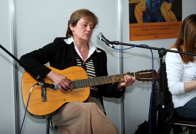 Královny slz a ostružin - autorská čtení, Svět knihy 2010 Praha (15.5.2010) (foto Klára Smílková) / Karla Krátká