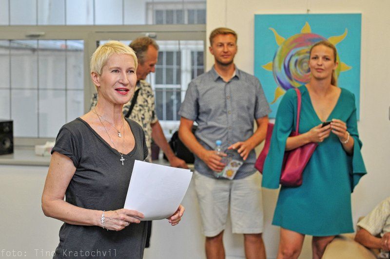 Sylva Lauerová při zahájení výstavy Mandal Kateřiny Petříkové