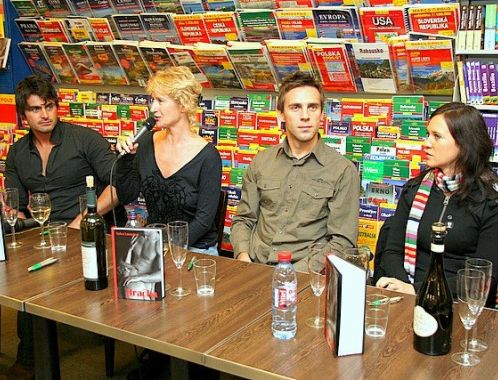 Hračka - autogramiáda Brno - spisovatelka Sylva Lauerová, Roman Vojtek, Eva Horzinková, Mirek Šimůnek (foto: Klára Smílková)