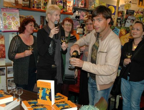 Královny slz a ostružin - brněnský křest a autogramiáda: Sylva Lauerová, Roman Vojtek a přední české básnířky