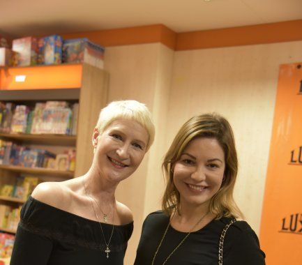 Křest komiksového románu TICHOŠLAP Sylvy Lauerové v Praze - autorka se Soniou Mrázkovou