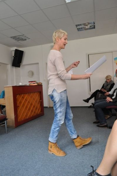 Sylva Lauerová during her experimental poetry lecture at GJBI