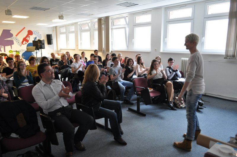 Sylva Lauerová during her experimental poetry lecture at GJBI