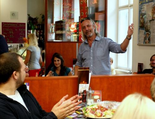 Ředitel Divadla šansonu Jiří Vondrák