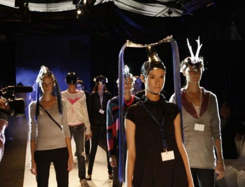 Civilní zkouška na módní show Ivany Kaňovské - scénické pokrývky hlavy