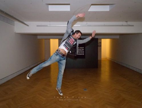 Flying photographer Tino Kratochvil :)