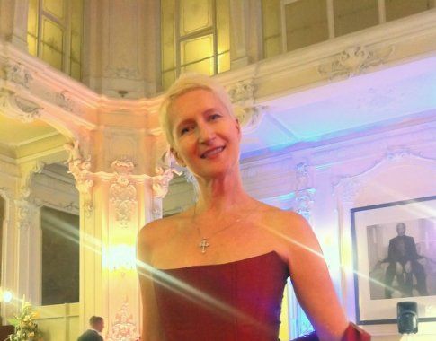 Sylva Lauerová na zahajovací párty v šatech módního návrháře Petra Kaloudy