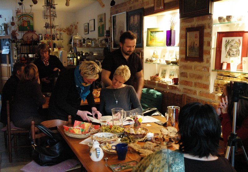 Galerie Aviatik, Prštice - Královny slz a ostružin - autorské čtení poezie Sylvy Lauerové