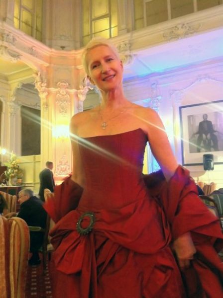 Sylva Lauerová na zahajovací párty v šatech módního návrháře Petra Kaloudy