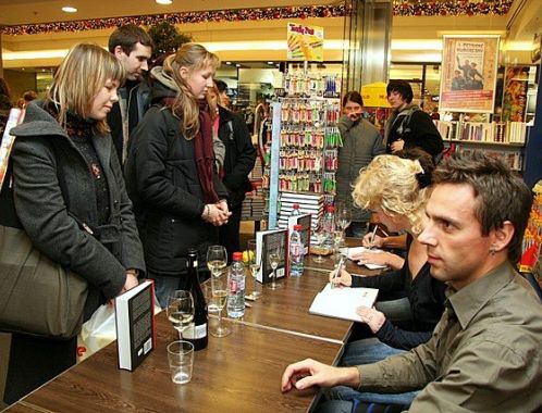 The Toy - Book signing event, Brno, 12.12.2007 (photo: Klara Smilkova)