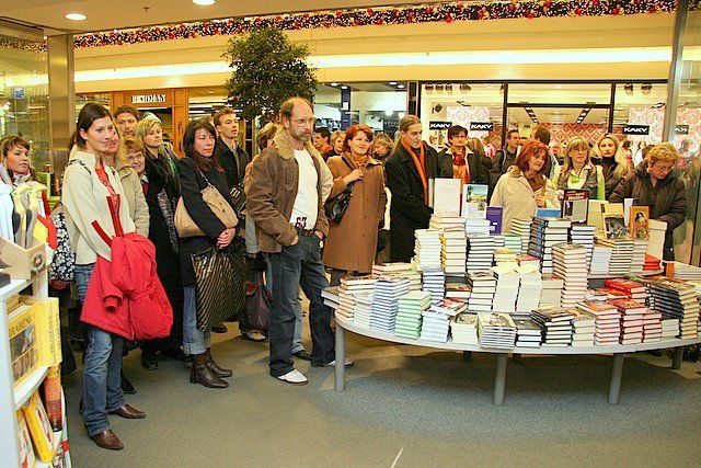 The Toy - Book signing event, Brno, 12.12.2007 (photo: Klara Smilkova)