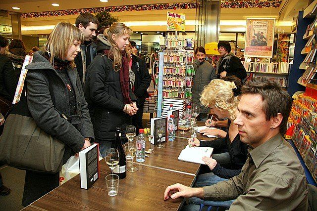 The Toy - Book signing event, Brno, 12.12.2007 (photo: Klara Smilkova)